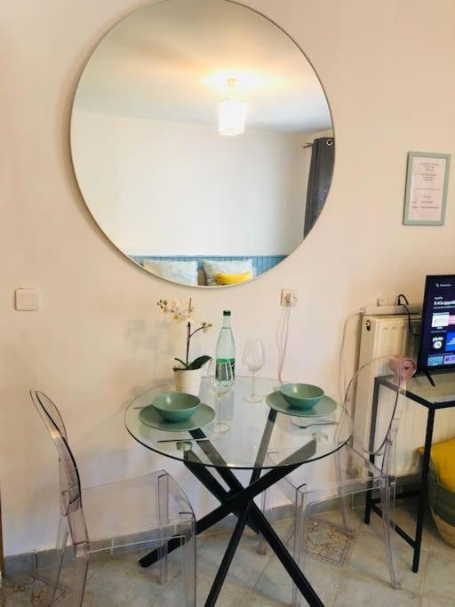 Cosy Studio Design With Modern Bathroom Vaureal Ngoại thất bức ảnh