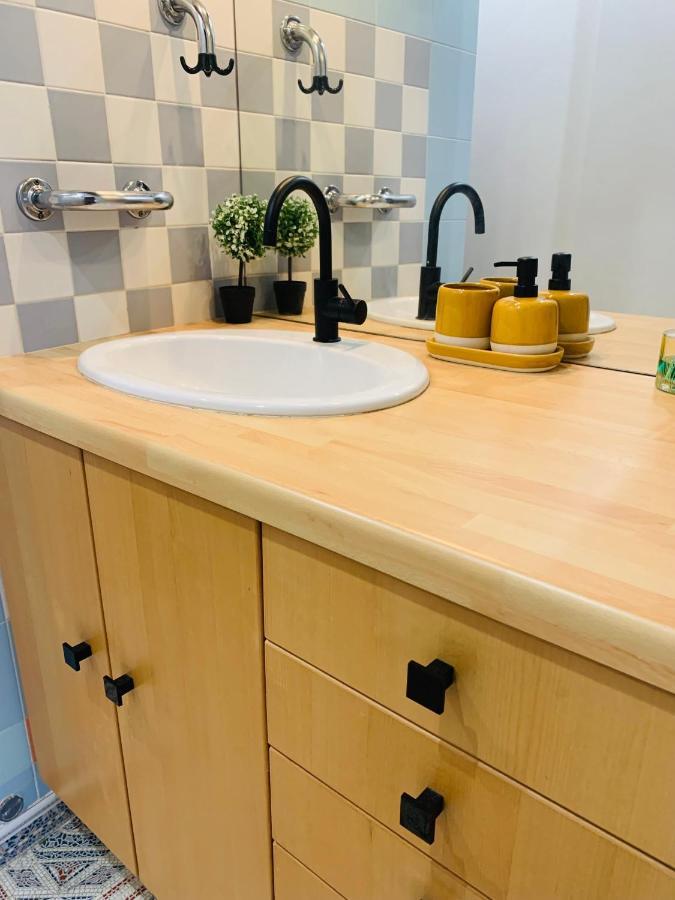 Cosy Studio Design With Modern Bathroom Vaureal Ngoại thất bức ảnh