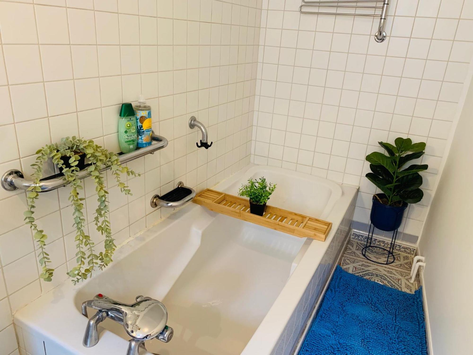 Cosy Studio Design With Modern Bathroom Vaureal Ngoại thất bức ảnh